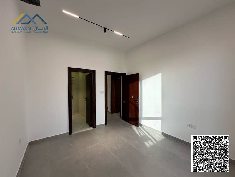 12 48d54f3a-e12d-42da-ae2e-997ab0de2090. jpg