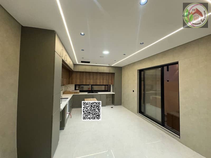 26 cf5c8228-757e-45ad-8fe2-4ba3aa5c8daf. jpg