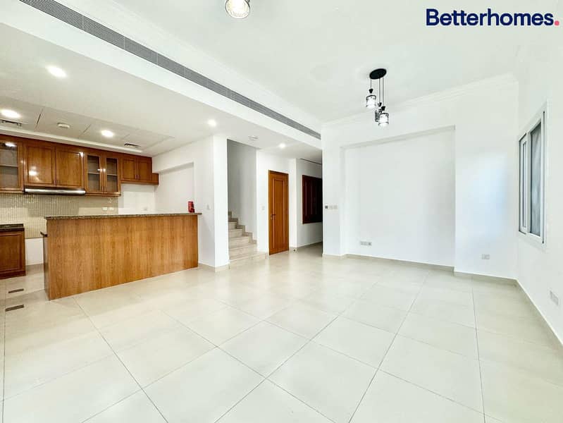 Single Row | Vacant | Near Pool And Park Single Row | Vacant | Near Pool And Park