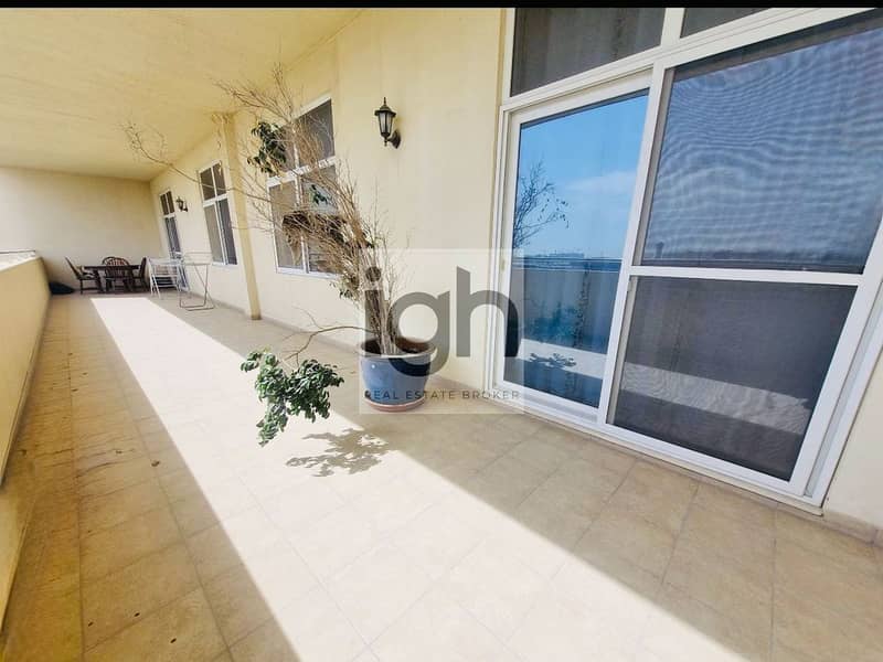 29 Balcony . jpg