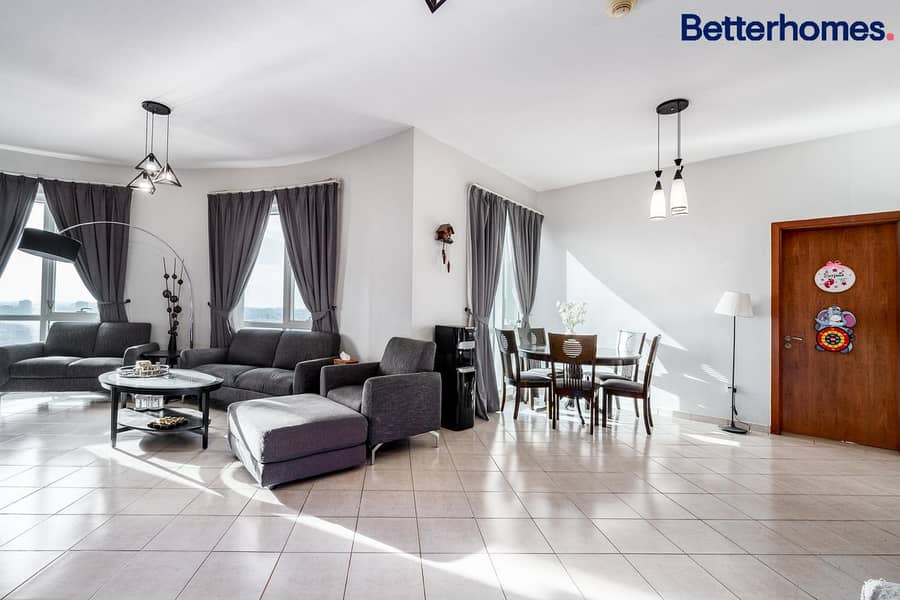 Bright | Vacant | Lake View | Spacious Bright | Vacant | Lake View | Spacious