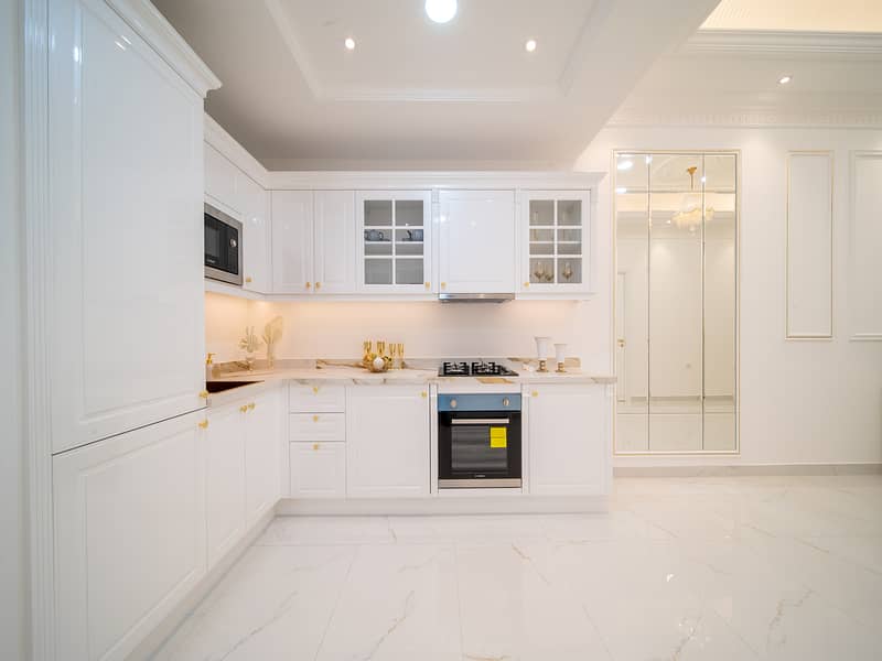 11 Kitchen . jpg