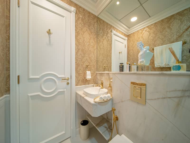 25 bathroom 2. jpg