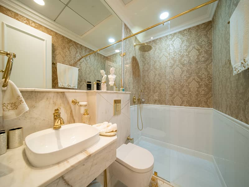 28 Bathroom - 1. jpg