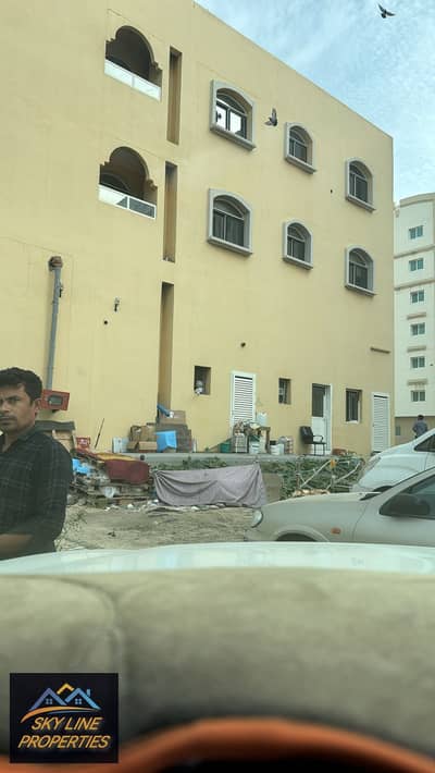 For sale a new building in Sharjah, Al Butinah area    A privileged location close to all services