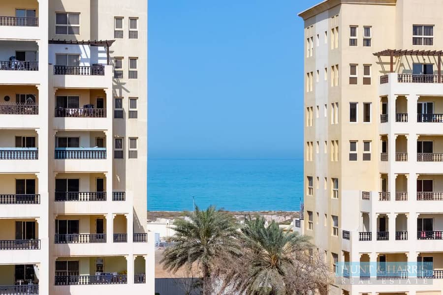 1 bedroom apartment - Spacious - Gym - Pool - Close to the Beach