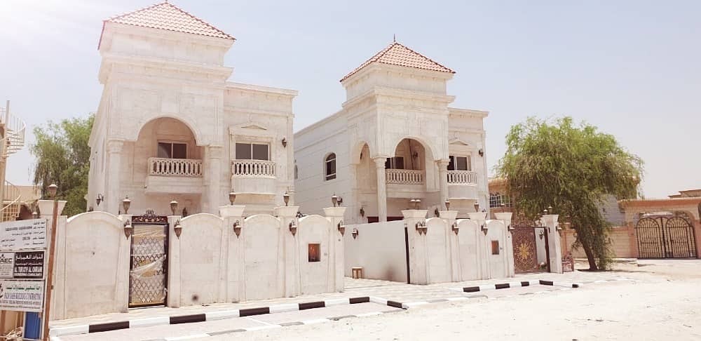 Corner of two streets finishing very distinctive close to the mosque and the main street and service