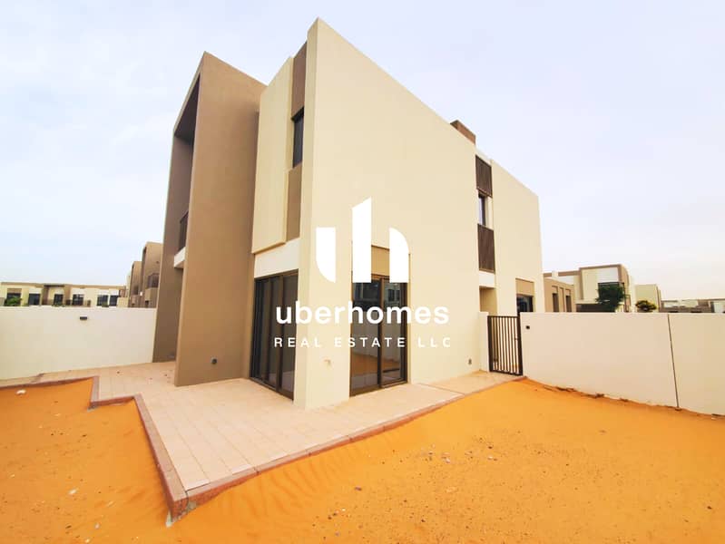 Single Row | Corner Unit | On the Pool and Park Single Row | Corner Unit | On the Pool and Park