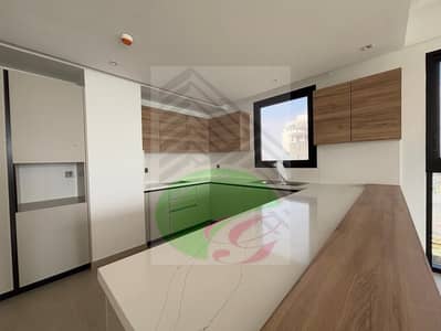 Luxury Apartment Full Golf & Road View | Freehold
