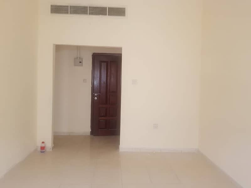 Nice 1bhk with balcony rent 21k in 4cheque in muwaileh area