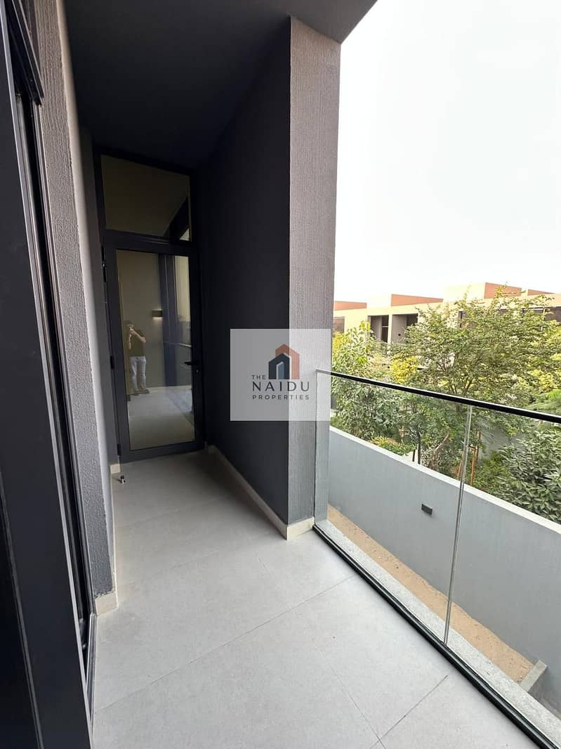 9 Balcony 1. jpeg