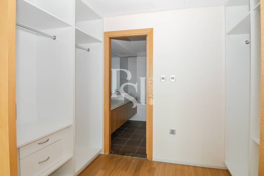 5 al-raha-beach-muneera-abu-dhabi-closet. JPG
