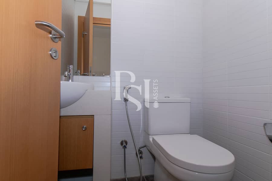 8 al-raha-beach-muneera-abu-dhabi -bathroom (1). JPG