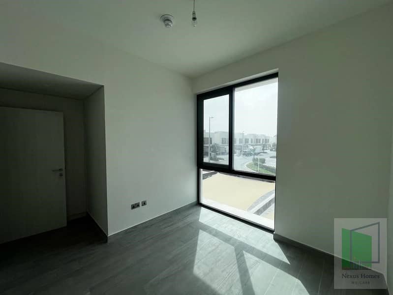 4 5edf63b5-d8a7-48f6-b0c6-9691dda56646. jpg