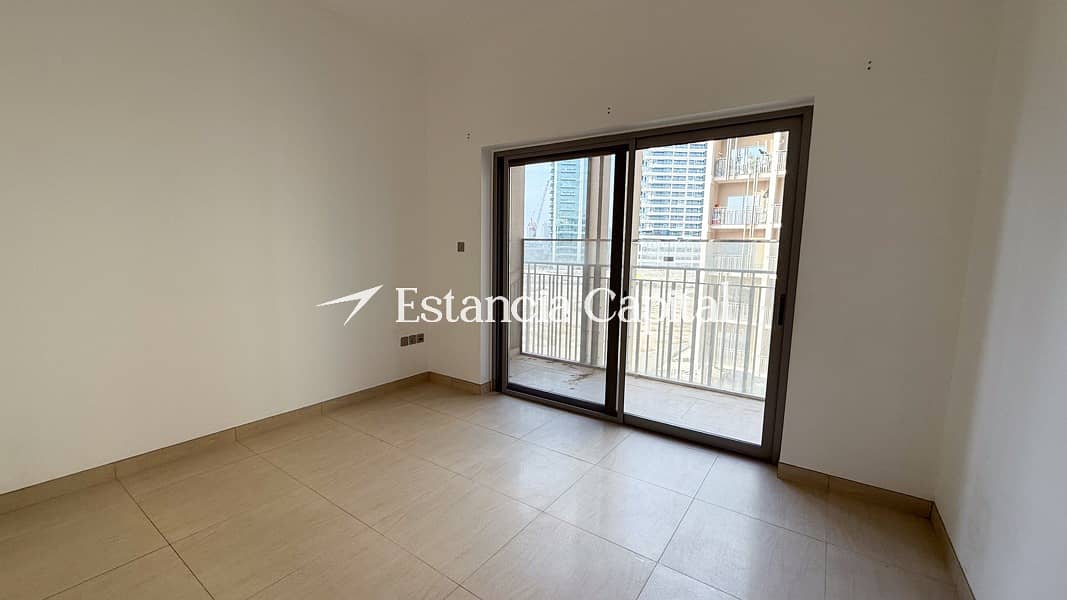 Huge Layout |Fully Fitted Kitchen | Double Balcony Huge Layout |Fully Fitted Kitchen | Double Balcony
