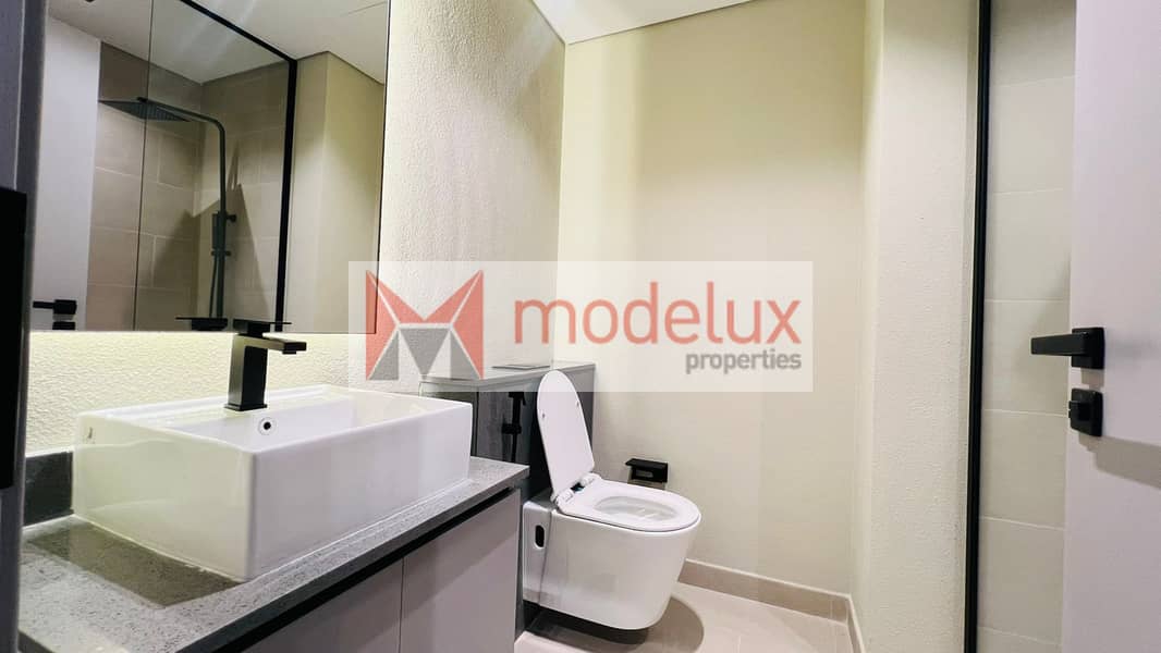 8 Bathroom and toilet. jpeg