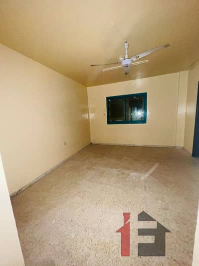 STUDIO APARTMENT NO DEPOSIT SPLTIC AC OR SAPITEAR KITCHEN OUTSIDE FREE PARKING NEAR TO BUS STOP FOR FAMILY OR BACHOLRS MIX PRICE ONLY 11999