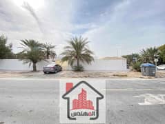 فيلا طابق ارضي للإيجار بعجمان منطقه مشيرف  زاويه شارعين  مساحه 15 الف قدم  مظله داخليه وحوش كبير  مكونه من 3 غرف نوم ماستر ومجلس وصاله وغرفه خادمه مع المكيفات  كهرباء مواطن  مطلوب 75 الف درهم