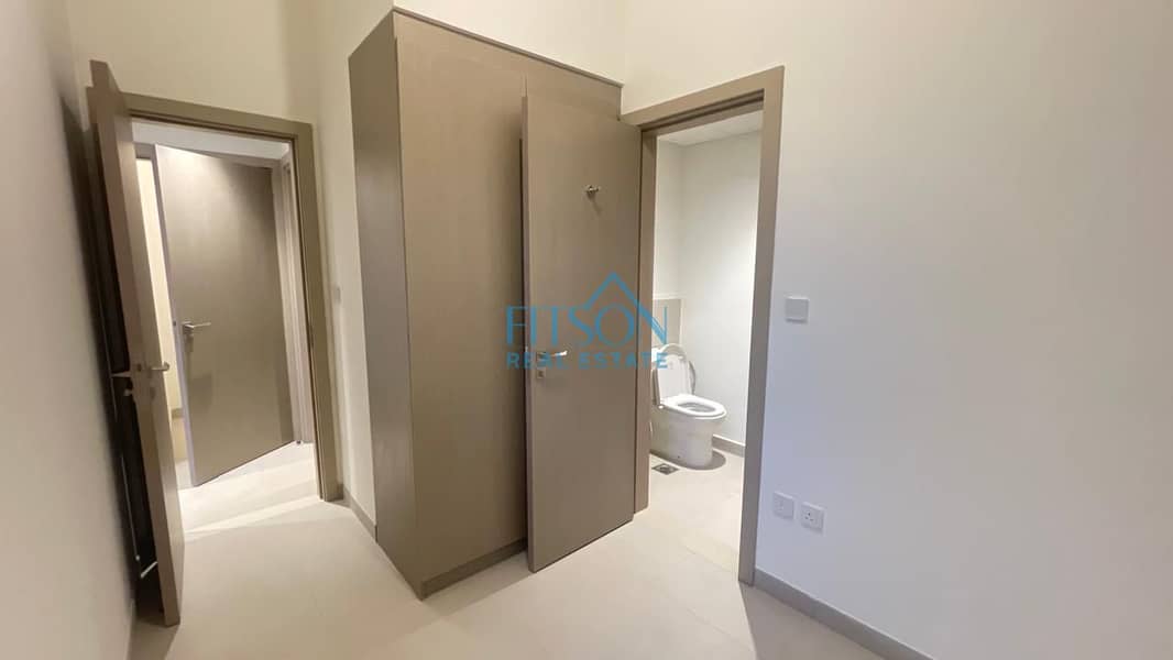 16 fdfc4ed9-432f-4e35-bc14-05d421666af4. jpg