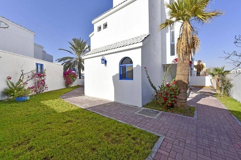 Main Road Commercial Villa for Rent in Jumeirah