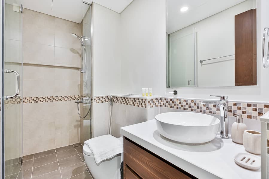 13 Bathroom. jpg