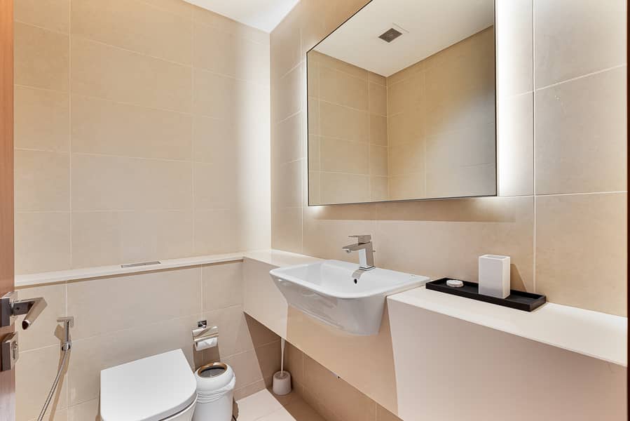 10 Bathroom. jpeg