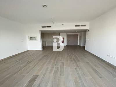 2 Bedroom Flat for Sale in Yas Island, Abu Dhabi - Prime Location |Full Canal and Pool View | Balcony