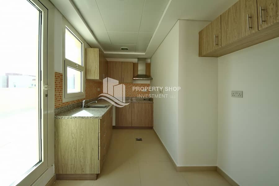 7 studio-abu-dhabi-al-ghadeer-terrace-apartment-kitchen. JPG