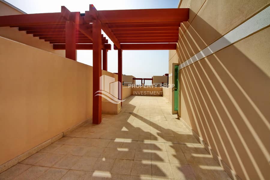 9 studio-abu-dhabi-al-ghadeer-terrace-apartment-terrace-1. JPG