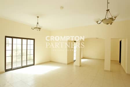 Elegant Villa with a Small Lovely Garden Elegant Villa with a Small Lovely Garden