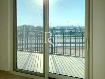 فلیٹ 1 غرفة نوم للبيع في جزيرة ياس، أبوظبي - waters-edge-yas-island-abu-dhabi-balcony-view (1). JPG
