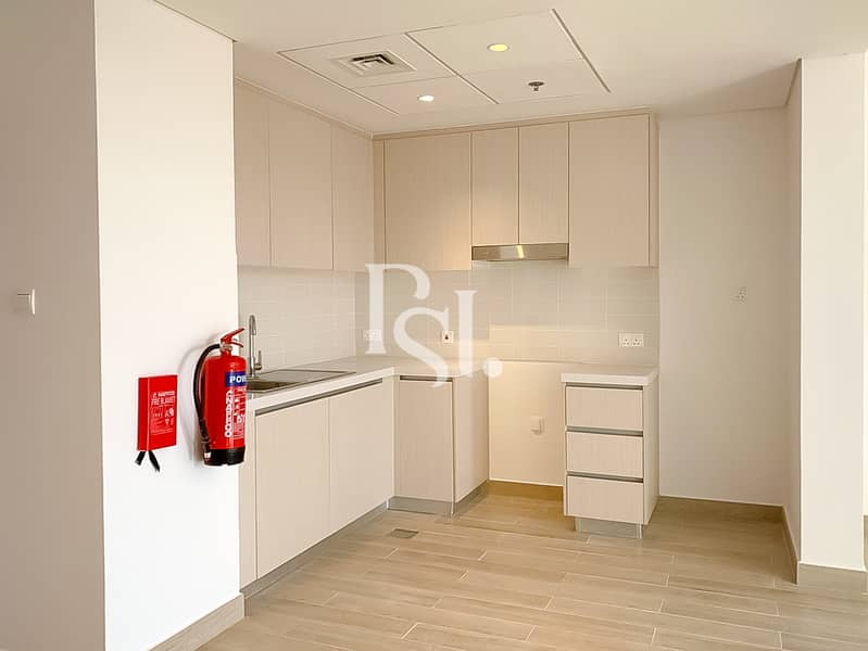 5 waters-edge-yas-island-abu-dhabi-kitchen. JPG
