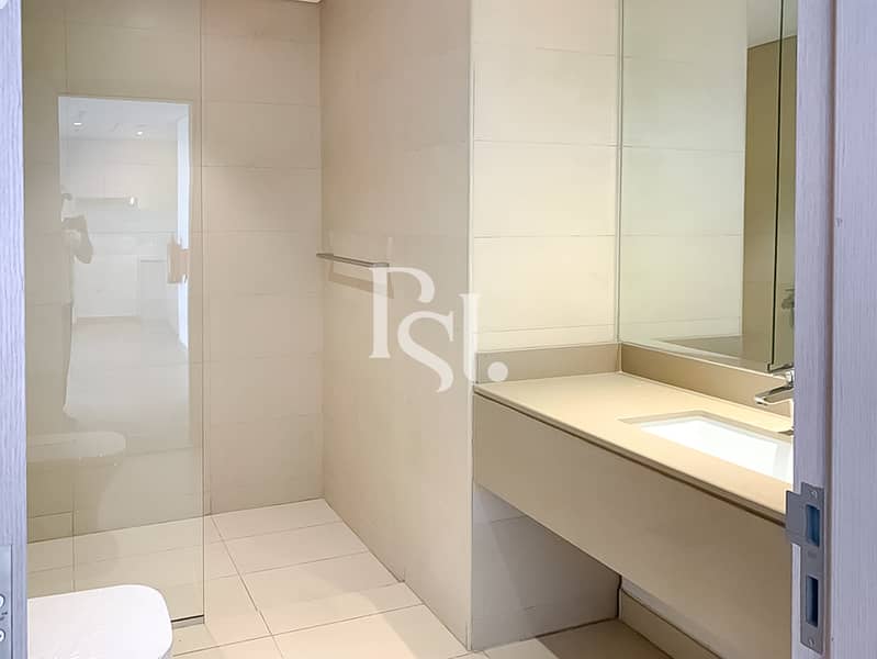 7 waters-edge-yas-island-abu-dhabi-bathroom. JPG