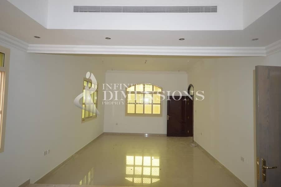 Huge Commercial Villa Suitable for Any Business