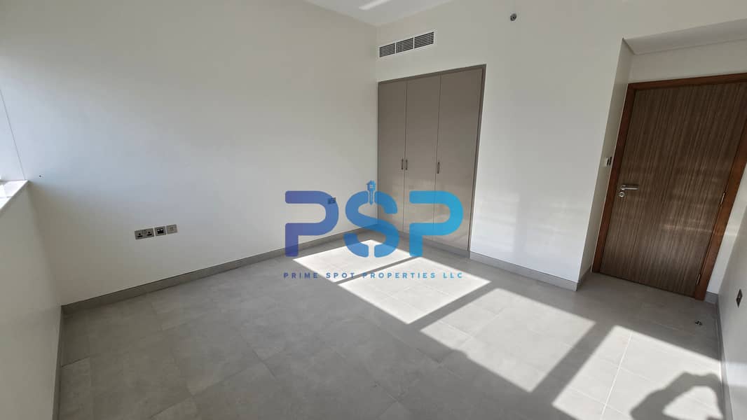 8 bedroom 1. jpg