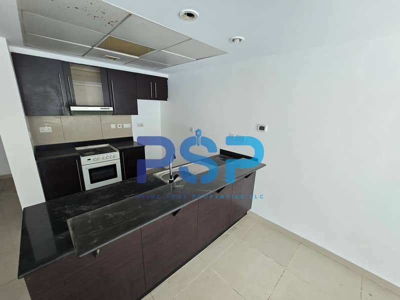 3 Kitchen 1. jpg
