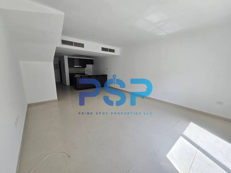 4 Living Room 1. jpg
