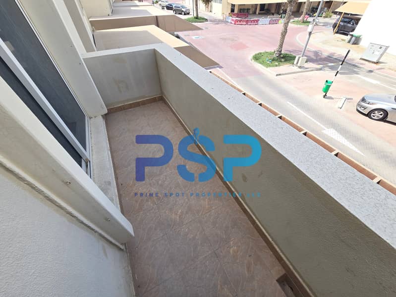 11 Balcony 1. jpg