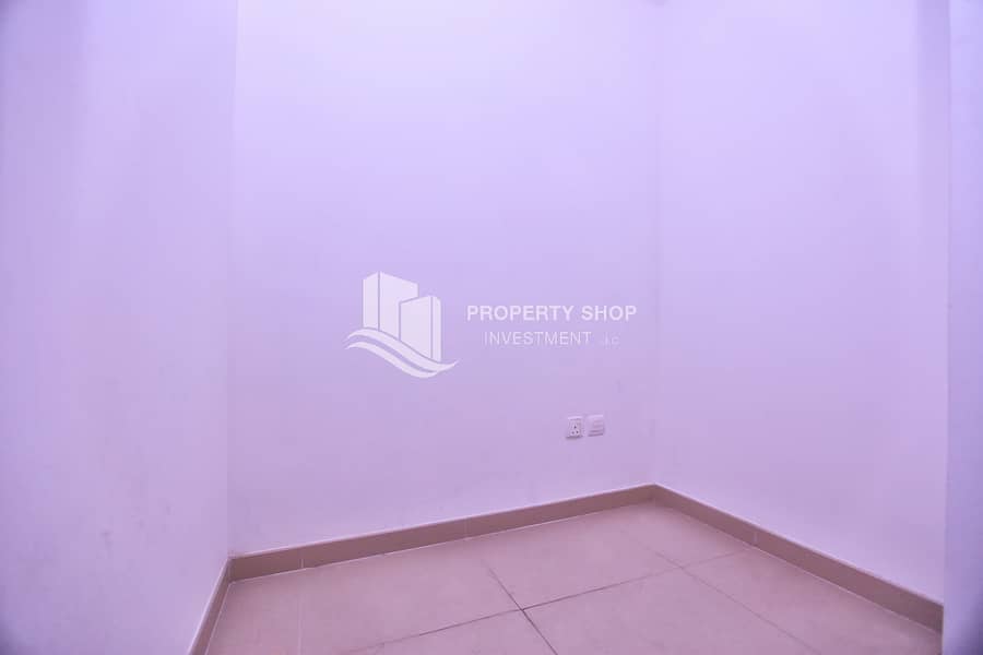 8 1-bedroom-apartment-al-reem-island-shams-abu-dhabi-gate-tower-3-study-area. JPG