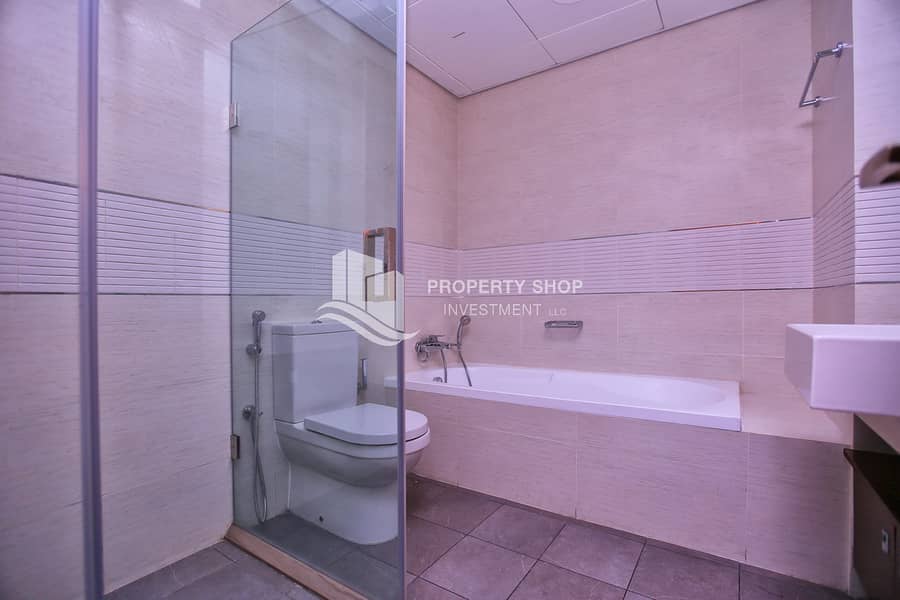 12 1-bedroom-apartment-al-reem-island-shams-abu-dhabi-gate-tower-3-bathroom. JPG