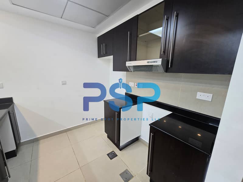 5 Kitchen 2. jpg