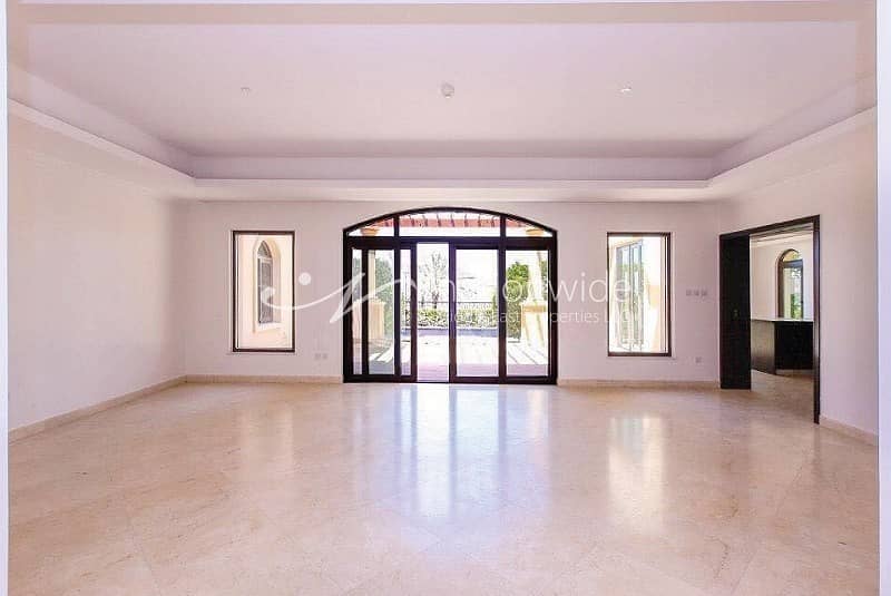 Luxurious 6BR Villa with Pool + Sea View Luxurious 6BR Villa with Pool + Sea View