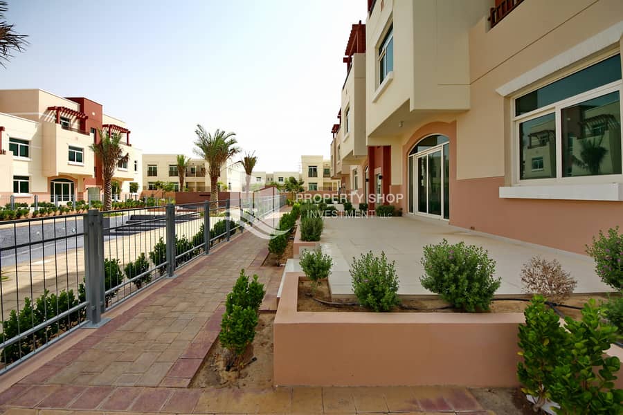10 1-bedroom-abu-dhabi-al-ghadeer-terrace-apartment-ground-terrace. JPG