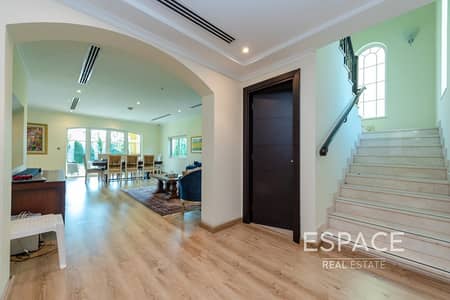 3 Bedroom Villa for Rent in Jumeirah Park, Dubai - Well Maintained | Upgraded | Big Garden | Available