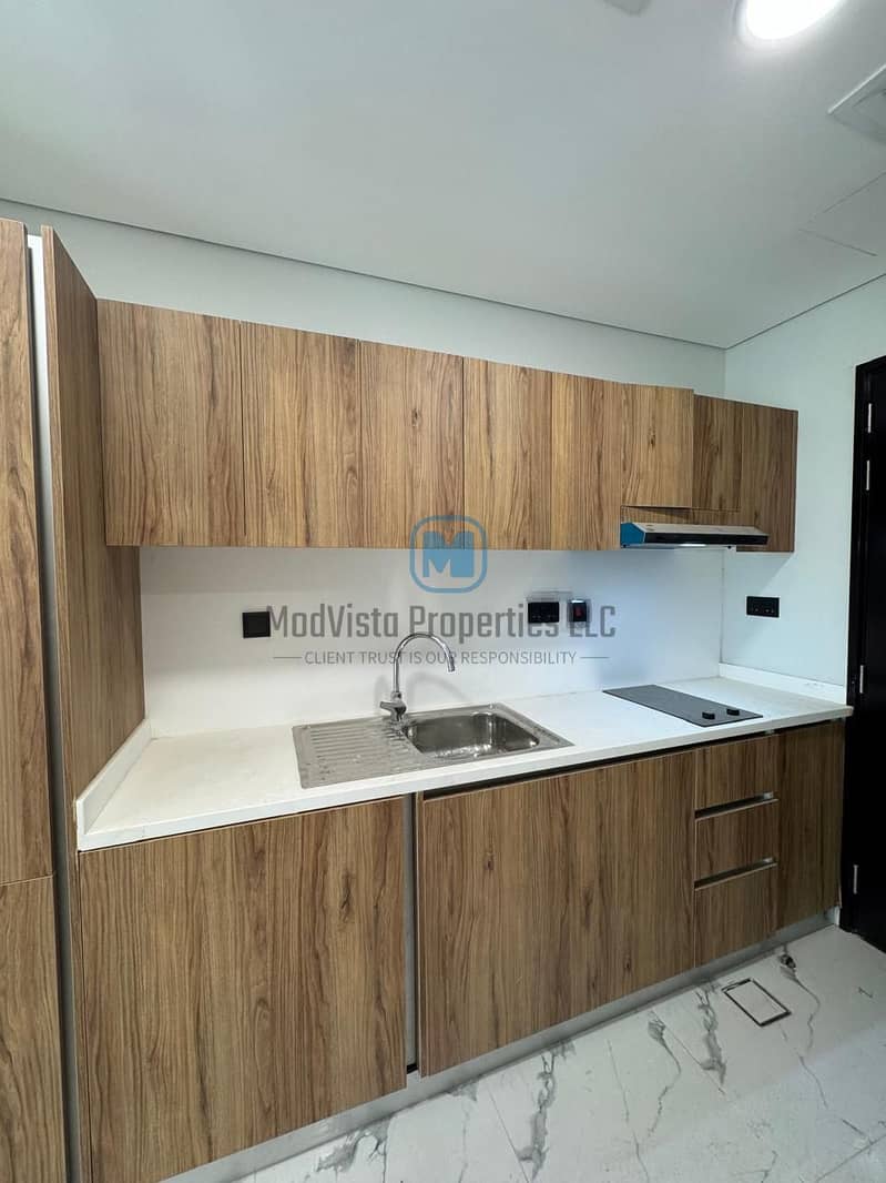 24 1799cc6e-fb51-4bd3-ba14-8f649ccc7070. jpg