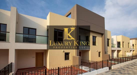 3 Bedroom Townhouse for Sale in International City, Dubai - Exquisite Modern Townhouse: Your Dream Home Awaits!