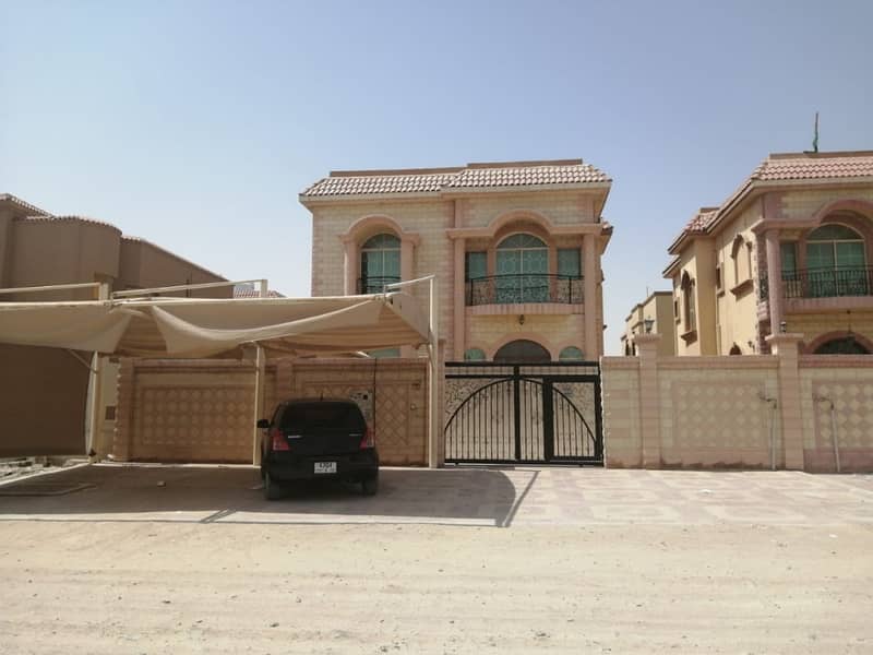 Super luxury villa available of rent 5 bed room hall near Sheikh Ammar Road.