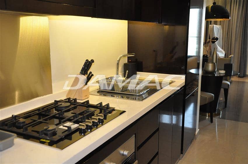 6 Kitchen1. jpg