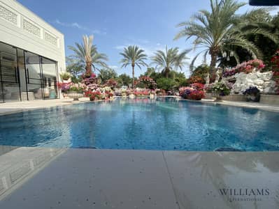 4 Bedroom Villa for Rent in The Meadows, Dubai - HUGE END UNIT/LARGE SWIMMING POOl