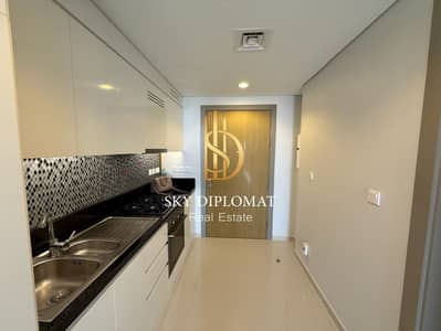 Prime Location | Partial Canal View | Vacant